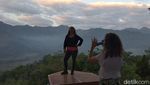 Keindahan Punthuk Setumbu Saat Matahari Terbit