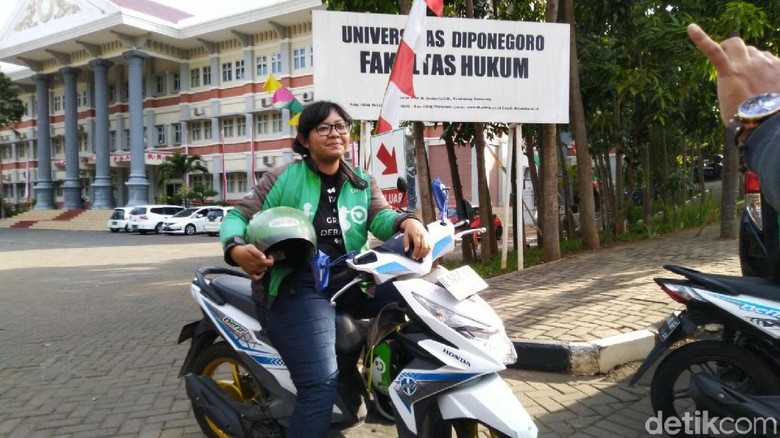 Viral Ojol Lulus Cumlaude di Undip, Driver Lain Berjasa di Skripsinya