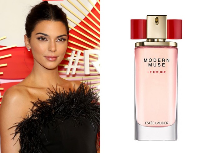 Kendall Jenner memilih Modern Muse Le Rouge dari Estee Lauder sebagai parfum sehari-harinya. Parfum ini dijual dengan harga US$ 75 Dollar atau sekitar Rp 1 juta. Foto: Getty Images