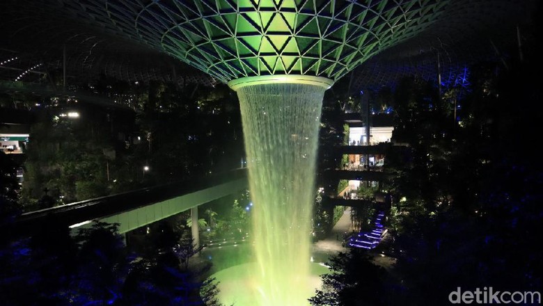Air Mancur Jewel Changi Singapura Air Mancur Jewel Changi Singapura
