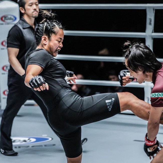 Untungnya, mantan pacar Bi Nguyen itu berhasil ditangkap polisi dan menerima hukuman atas perbuatannya. Bi pun mengungkap jika hukum tidak turut campur, ia tidak akan bisa bertahan. Meski begitu, sempat sulit untuknya bertahan sendirian meski sudah bebas dari kekerasan. Foto: Instagram @killerbeemma