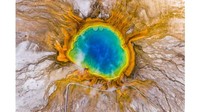 Ini juara dua kategori Nature, Mirror of the Land karya Shihui Liu. Tentang Grand Prismatic Spring di Taman Nasional Yellowstone (CNN)