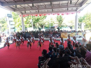Gala Premier Bumi Manusia dan Perburuan Dipadati Warga Surabaya