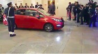 Jokowi mengaku dirinya tak lagi berani menyetir mobil sendiri. Foto: dok. Istimewa