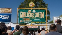 Siapa suka bawang putih? Di California ada Garlic Festival yang berlangsung saat musim panas. Semua hidangan serba bawang putih ada di sini, termasuk es krim bawang putih. Foto: Istimewa