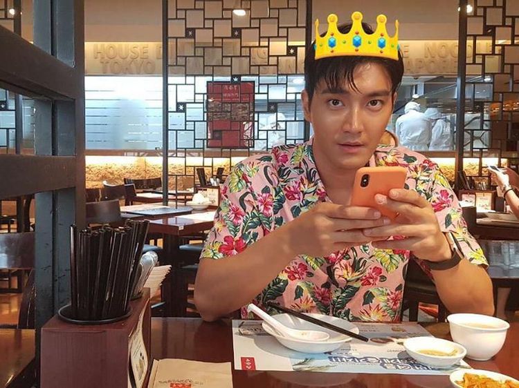 Bikin Salah Fokus! Ini Manisnya Siwon Saat Bersantap di Restoran