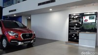 Kita yakin bahwa Nissan Retail Concept akan menghadirkan pengalaman yang lebih baik bagi pelanggan kami. Kami menghargai dukungan mitra kami, Indomobil Nissan Datsun, dalam mewujudkan transformasi ini, ujar Presiden Direktur NMI, Isao Sekiguchi di Diler Nissan Datsun, Puri Indah, Jakarta Barat, Jumat (9/8/2019). Foto: Ridwan Arifin/detikOto