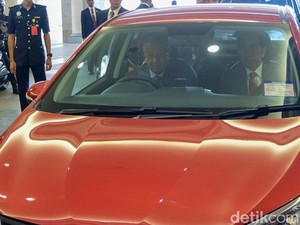Saat Presiden Jokowi Nge-Vlog Disopiri PM Malaysia