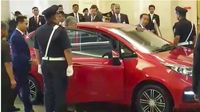 Jokowi saat disopiri Mahathir di Malaysia