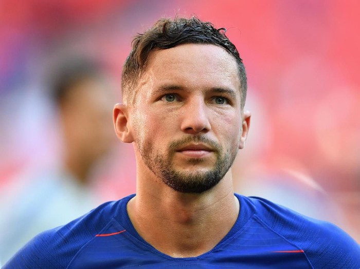 LONDON, ENGLAND - AUGUST 05:  Danny Drinkwater of Chelsea looks dejected following his sides defeat during the FA Community Shield between Manchester City and Chelsea at Wembley Stadium on August 5, 2018 in London, England.  (Photo by Michael Regan/Getty Images)