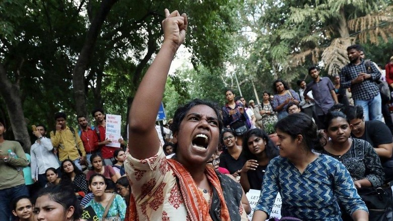 India Longgarkan Sejumlah Pembatasan di Wilayah Kashmir India Longgarkan Sejumlah Pembatasan di Wilayah Kashmir