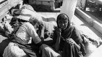 Ada sejumlah kapal yang memiliki rute perjalanan menuju Jeddah dari berbagai kota di Indonesia yang banyak digunakan masyarakat untuk menjalankan ibadah haji. Beberapa diantaranya adalah Kapal Tampomas, Kapal Alombo, Kapal Abetto dan masih banyak lagi. Penyelenggaraan pengangkutan jemaah haji dengan menggunakan kapal laut terakhir pada tahun 1979. Three Lions/Getty Images.