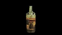 Ditemukan di salah satu makam kuno Roma, wine ini berusia 1600 tahun dan masih dalam kondisi botol yang baik. Meski kandungan alkoholnya sudah hilang, tapi tekstur cairannya tetap terlihat. Foto: Istimewa