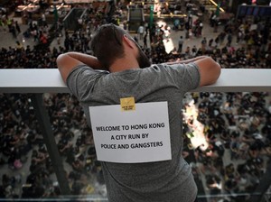 Demonstran Beraksi di Bandara Hong Kong, Berharap Dukungan Internasional