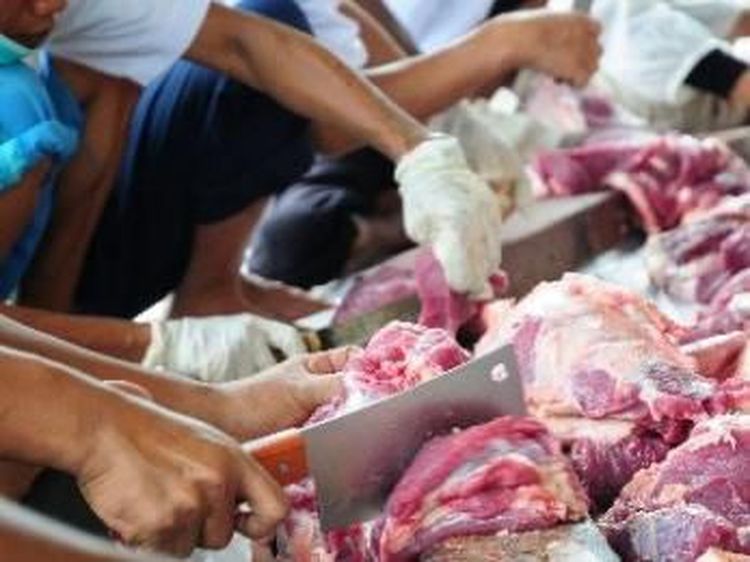 Ini Keseruan Potong Daging Saat Idul Adha