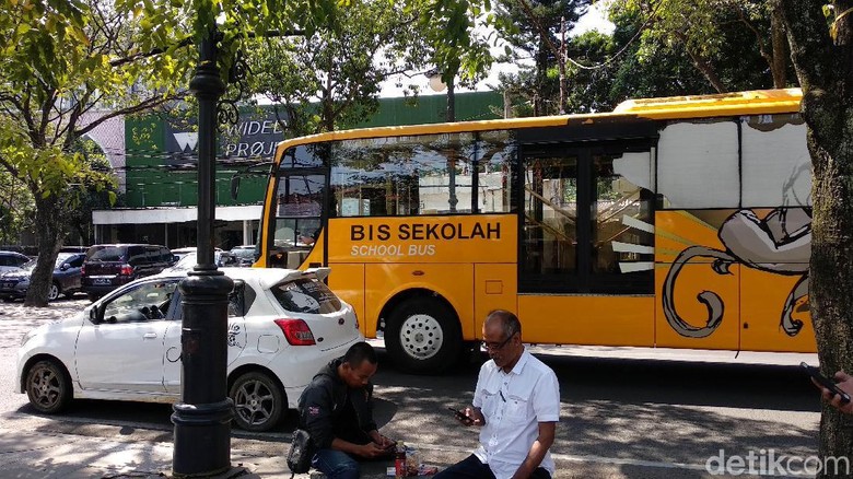 Sepi Peminat, Bus Sekolah di Bandung Akan Jadi Angkutan ke Bandara Kertajati Sepi Peminat, Bus Sekolah di Bandung Akan Jadi Angkutan ke Bandara Kertajati