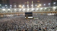 Lautan manusia terlihat dalam beberapa kesempatan di depan Kakbah, yang menjadi kiblat umat muslim dunia.