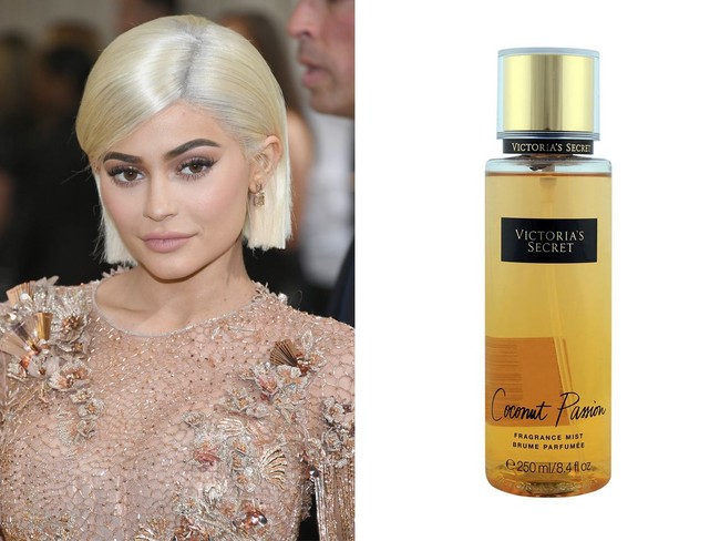 Kylie Jenner tidak menyukai parfum yang terlalu berbau menyengat. Oleh sebab itu pilihannya jatuh kepada merek parfum Coconut Passion keluaran Victoria Secret. Parfum ini dijual dengan harga relatif murah, yaitu sekitar Rp 118 ribu. Foto: Getty Images
