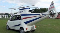 Kendati tidak bisa terbang seperti pesawat sungguhan, tampilan Tata Nano ala helikopter ini sukses mencuri perhatian dan menghibur para warga sekitar. Foto: Pool (RushLane)