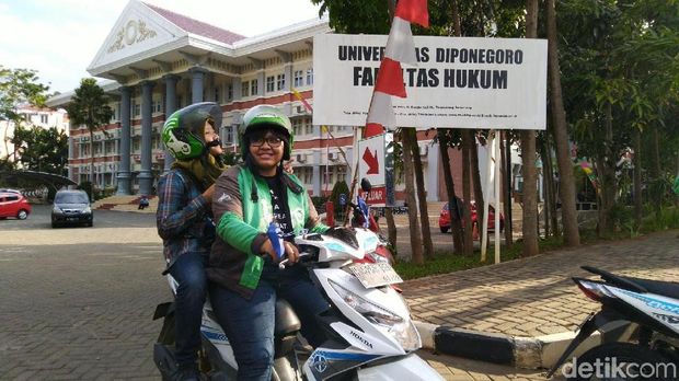 Viral Ojol Lulus Cumlaude di Undip, Driver Lain Bejasa di Skripsinya