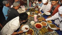 Lain halnya dengan masyarakat Sulawesi Tengah yang merayakannya dengan makan bersamma dengan lauk pauk yang sudah disediakan. Foto: Istimewa
