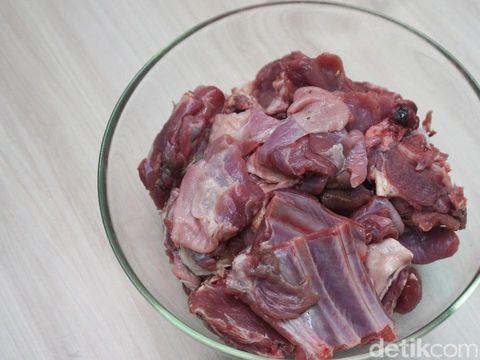 sup kambing bening