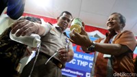 Kebanyakan dari barang-barang ini adalah barang kebutuhan pribadi yang dikirimkan melalui pos.