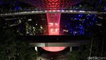Potret Air Terjun Jewel Changi di Malam Hari