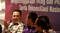 Ketua DPR RI Bambang Soesatyo memberikan tanggapan saat hadir di pemaparan hasil survei Cyrus Network tersebut.