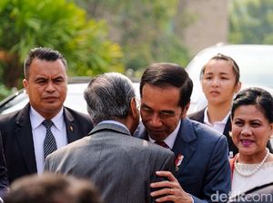 Momen Akrab Jokowi-Mahathir di Malaysia