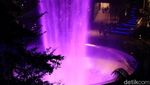 Potret Air Terjun Jewel Changi di Malam Hari