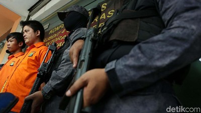 Polisi Bekuk Pelaku Pencurian Melalui e-Banking