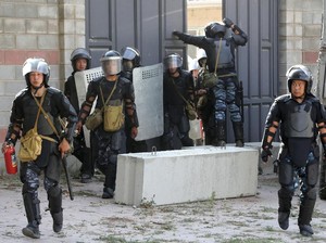 Sehari Usai Bentrok, Eks Presiden Kyrgyzstan Atambayev Menyerahkan Diri