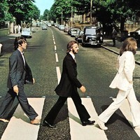 The Beatles, FilipinaDulu The Beatles juga pernah dilarang ke Filipina setelah menolak tawaran sarapan bersama Imelda Marcos ketika berada di sana. Mereka juga sempat diserang ketika akan terbang untuk pulang ke Inggris. Foto: BBC Magazine