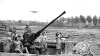 Perang Pasifik merupakan rangkaian dalam Perang Dunia II. Dalam Perang Pasifik, AS bersama sekutunya memukul mundur Jepang di kawasan Pasifik, termasuk di Indonesia (Australian War Memorial)