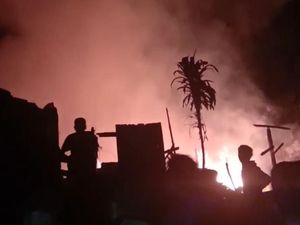 2 Rumah Terbakar di Kaki Gunung Tangkuban Perahu