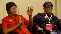 Politikus PDIP Masinton Pasaribu dan Adian napitupulu menghadiri diskusi Demokrasi Arus Bawah yang digelar di sela Kongres V DPP PDI Perjuangan, di Sanur, Denpasar, Bali, Jumat (9/8/2019).
