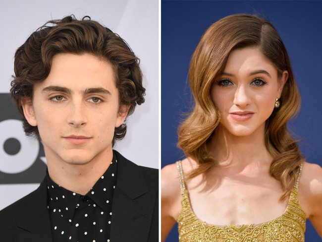 Aktor Timothée Chalamet dan bintang Stranger Things, Natalia Dyer, ternyata memiliki wajah yang mirip. Keduanya sama-sama memiliki bentuk muka serta senyum yang mirip. Foto: Getty Images