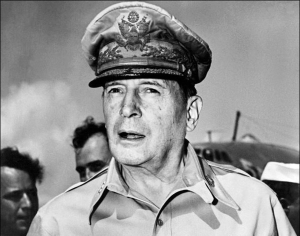Di bawah komando Jendral Douglas MacArthur dengan strategi Lompat Katak, AS berhasil memukul mundur Jepang dan memenangkan peperangan (AFP) Di bawah komando Jendral Douglas MacArthur dengan strategi Lompat Katak, AS berhasil memukul mundur Jepang dan memenangkan peperangan (AFP)