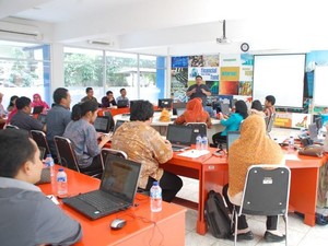 Universitas Budi Luhur. Blended Learning, Joint Degree, and Students Exchange