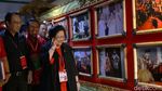 Momen Mega Semringah Lihat Foto Dirinya dan Prabowo Dipamerkan
