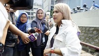 Mantan istri Aming itu mengaku memang saat ini tengah dekat dengan Roy. Pool/Palevi S/detikFoto.