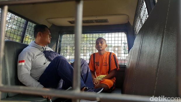 Polisi Rekonstruksi Kasus Sopir Angkot Bunuh-Perkosa Gadis di Sukabumi