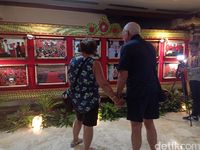 Turis Aussie pun Kepincut Foto Mega-Jokowi di Kongres PDIP