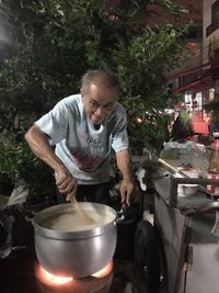 Netizen Beri Rp 462 Juta untuk Kakek Penjual Bubur yang Tak Laku