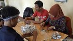 Siswi SMA Beli Motor dengan Uang Logam Sekarung