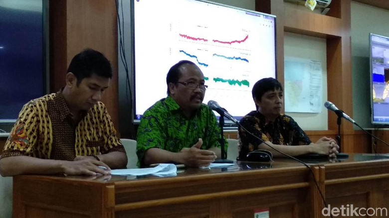 Gunung Slamet Waspada, Radius Aman 2 Kilometer Gunung Slamet Waspada, Radius Aman 2 Kilometer