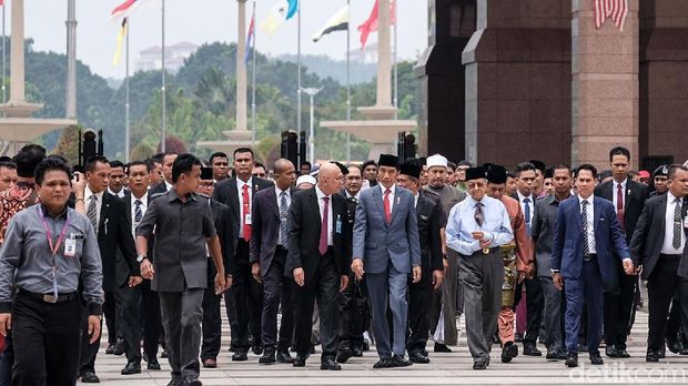 PM Mahathir Setiri Jokowi dan Salat Jumat Bersama 