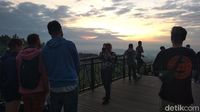 Punthuk Setumbu, Spot Sunrise Favorit di Magelang