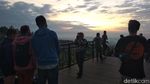 Keindahan Punthuk Setumbu Saat Matahari Terbit